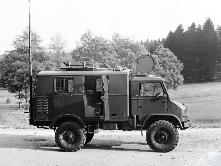  Mercedes-Benz Unimog S U82 Funkkraftwagen 1955 года  (фото 2 из 2)